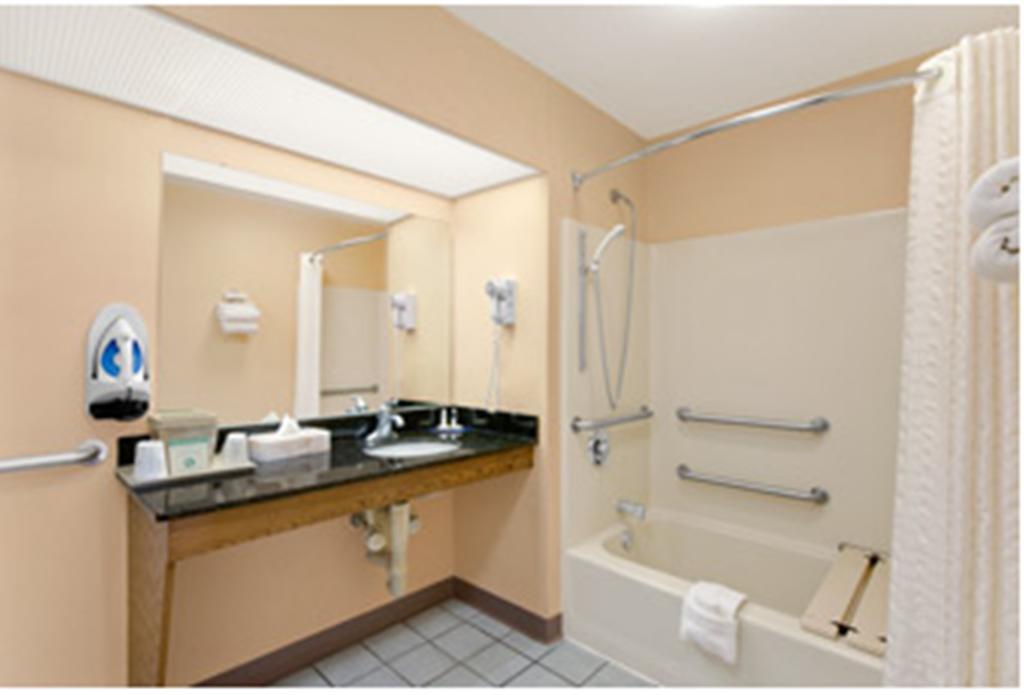 Baymont By Wyndham Greenville Quarto foto