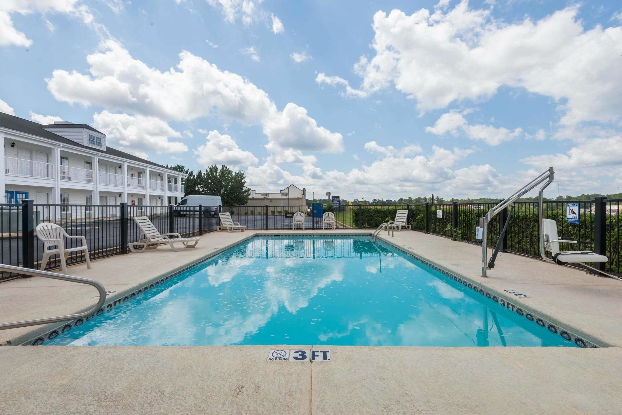 Baymont By Wyndham Greenville Exterior foto